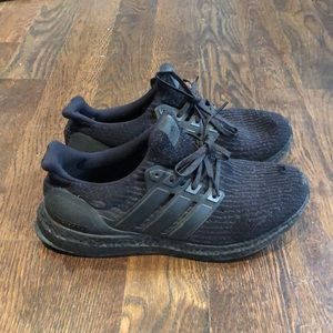 Gently worn ultra boosts adidas sz 9